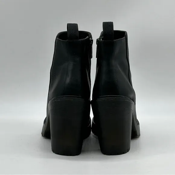 Dr. Martens Magdalena Ankle Boots. Size 9