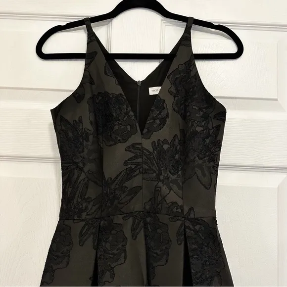 DRESS THE POPULATION COLLETTE FIT &amp; FLARE BLACK  DRESS sz small $282