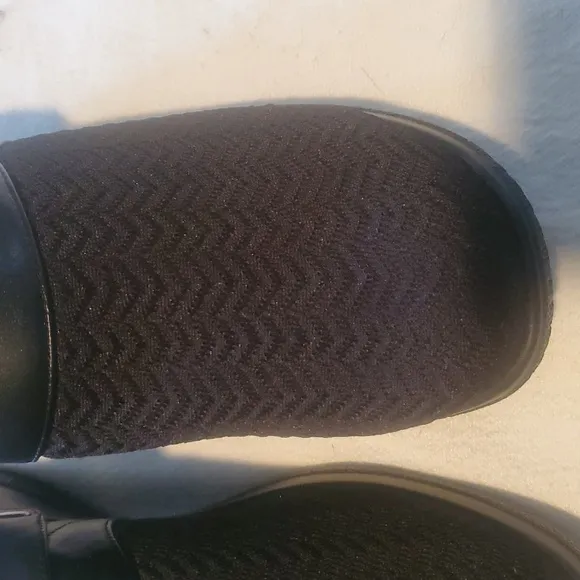 Drew Savannah Super Cushioned Black Sz. 7-7.5 W/WW Buckled Clog Shoes