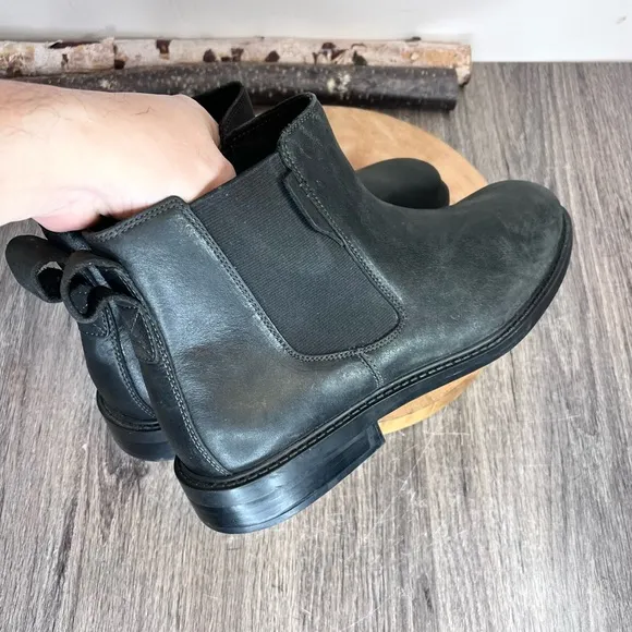 *Dunham | Men's Graham-dun Chelsea Boot in Black Leather Size 9.5D