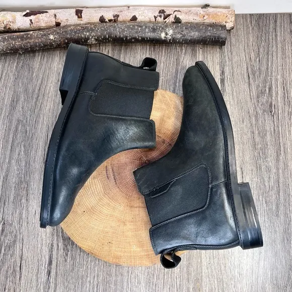 *Dunham | Men's Graham-dun Chelsea Boot in Black Leather Size 9.5D