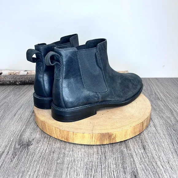 *Dunham | Men's Graham-dun Chelsea Boot in Black Leather Size 9.5D
