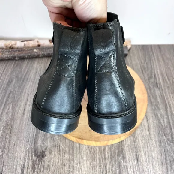 *Dunham | Men's Graham-dun Chelsea Boot in Black Leather Size 9.5D