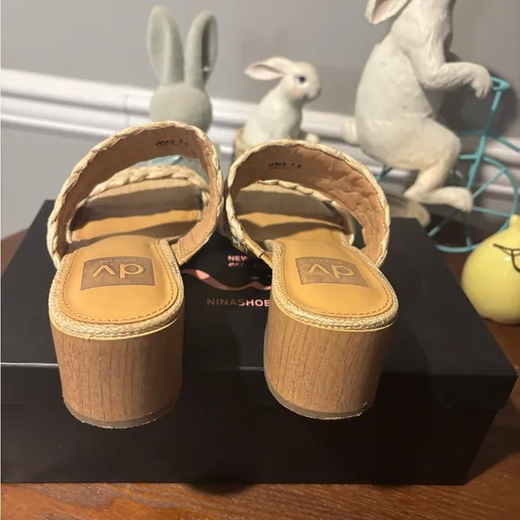 DV by Dolce Vita Women's Light Tan Raffia Woven Sandals - Size 8 Worn 1 day