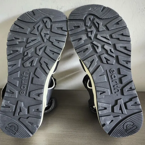 Earth Cedar Kushma Black Noir Hiking Outdoor Water Sandals Shoes Sz 6.5M NWOB