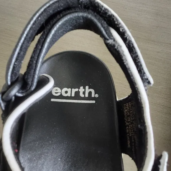 Earth Cedar Kushma Black Noir Hiking Outdoor Water Sandals Shoes Sz 6.5M NWOB