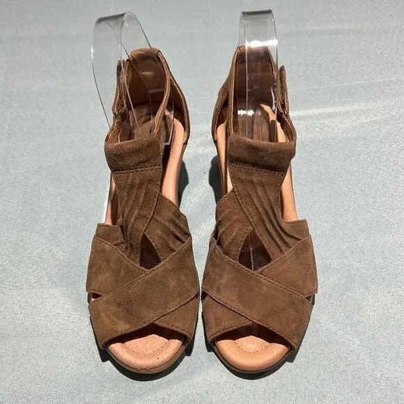 Earth Womens Curvet Wedge Sandal Sz 6B  Suede Cushioned Insole NEW B48