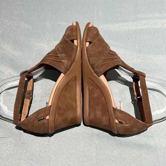 Earth Womens Curvet Wedge Sandal Sz 6B  Suede Cushioned Insole NEW B48