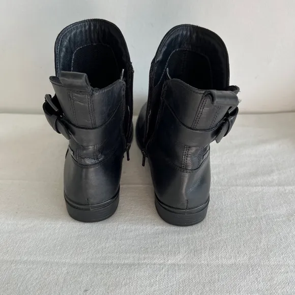 ECCO Leather Ankle Boots size 5