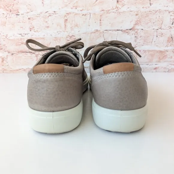 Ecco Mens Soft Leather Sneakers Minimalist Design