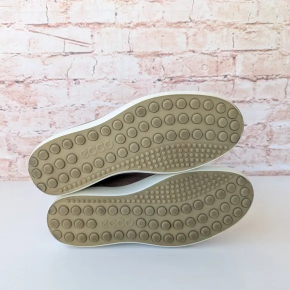 Ecco Mens Soft Leather Sneakers Minimalist Design