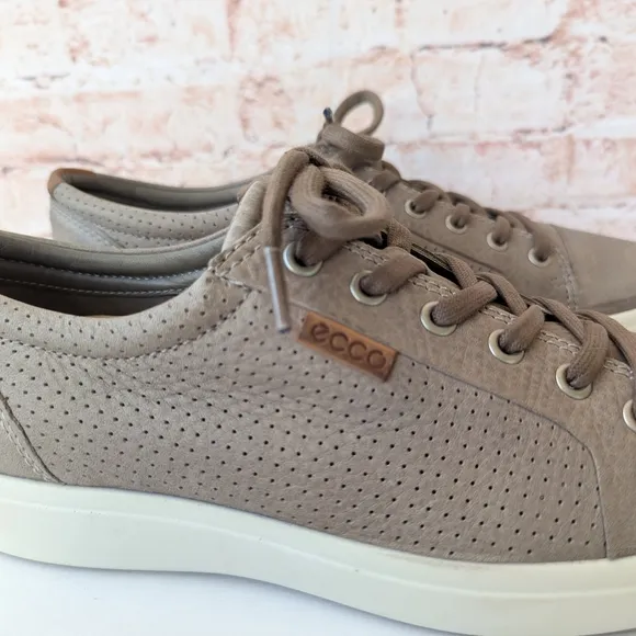 Ecco Mens Soft Leather Sneakers Minimalist Design