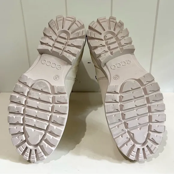 Ecco NWOT Tred Tray Moto Boots size 38 US 7 to 7.5  ivory
