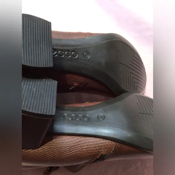 ECCO Shape 39 Zip Brown ankle Boots size 8-8.5