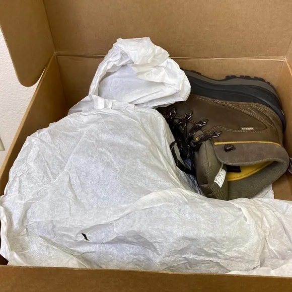 Eddie Bauer Men's Snowfoil Boot Men's Size 12 NIB