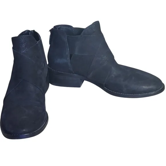 Eileen Fisher Black Ankle Booties with Sleek Design
