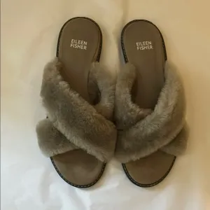 Eileen Fisher Cross Shearling Slipper Women's Grey Fur Slide Sandals