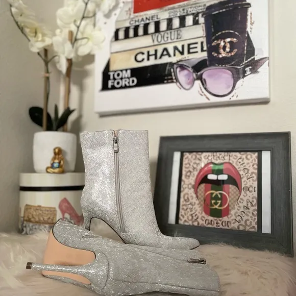 Elditas Women's Skylar SilverMetallic Sparkle Ankle boots