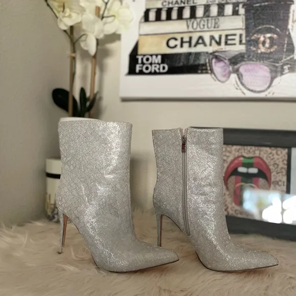 Elditas Women's Skylar SilverMetallic Sparkle Ankle boots
