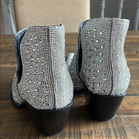 Elegant New Ariat Ankle Boots