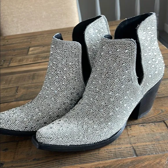 Elegant New Ariat Ankle Boots