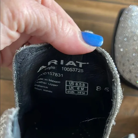 Elegant New Ariat Ankle Boots
