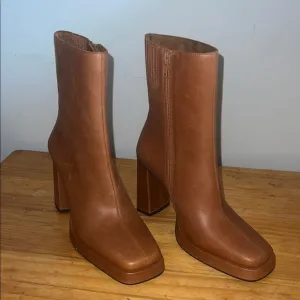Elegant Tan Leather Ankle Boots