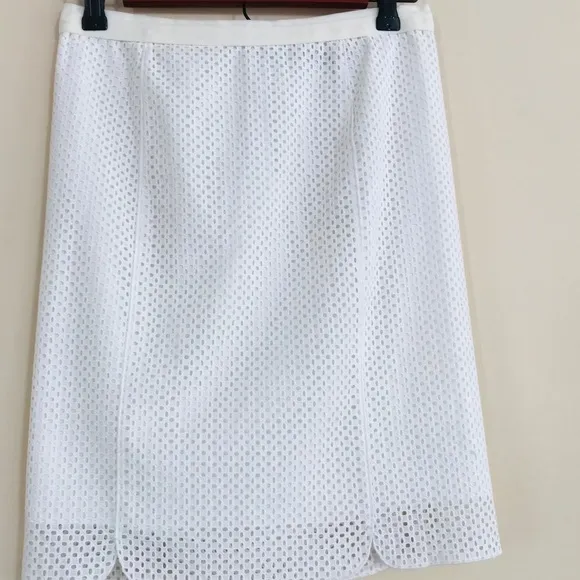 ELIE TAHARI MOLLY White Eyelet Lace Skirt Size 2 Wedding Office Scallop