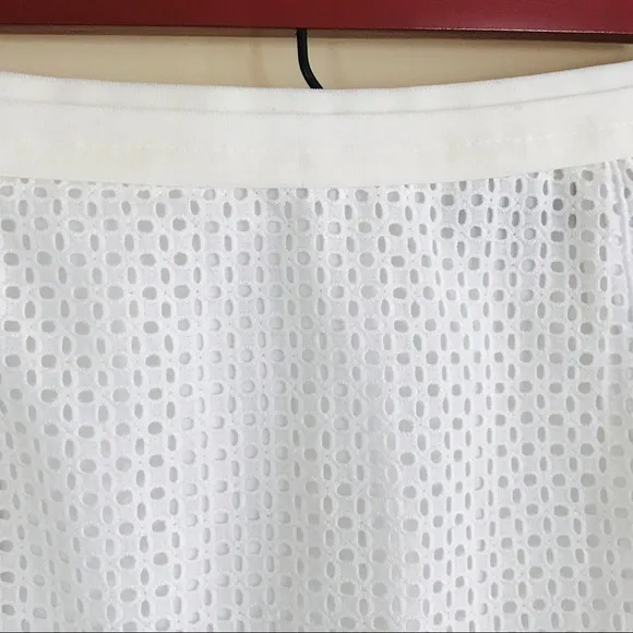 ELIE TAHARI MOLLY White Eyelet Lace Skirt Size 2 Wedding Office Scallop