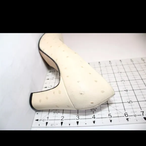 Escada Vintage 8.5 Ivory GENUINE Ostrich Leather Square Toe Pumps Shoes