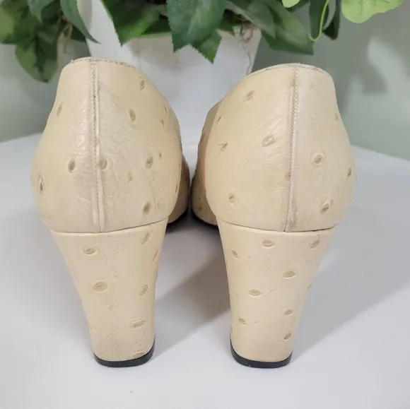 Escada Vintage 8.5 Ivory GENUINE Ostrich Leather Square Toe Pumps Shoes