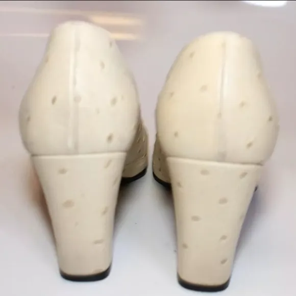 Escada Vintage 8.5 Ivory GENUINE Ostrich Leather Square Toe Pumps Shoes