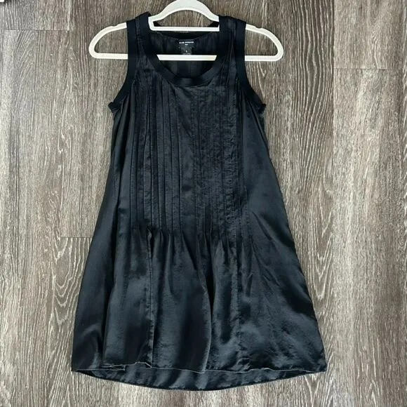 EUC Club Monaco 100% Silk Black Pintuck Mini Dress XS Scoop Neck Sleeveless Chic