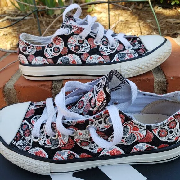 EUC CTAS Converse Sugar Skull Dia de los Muertos (Jr. 1) KICKS