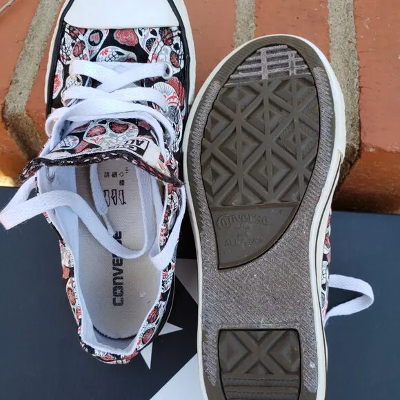 EUC CTAS Converse Sugar Skull Dia de los Muertos (Jr. 1) KICKS