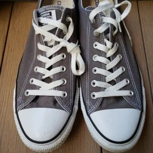 EUC CTAS Converse vintage old school low OX AJ794 in charcoal (13M - 15W)