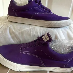 EUC CTAS low top kicks with cushion ankle (11M; 12.5W)