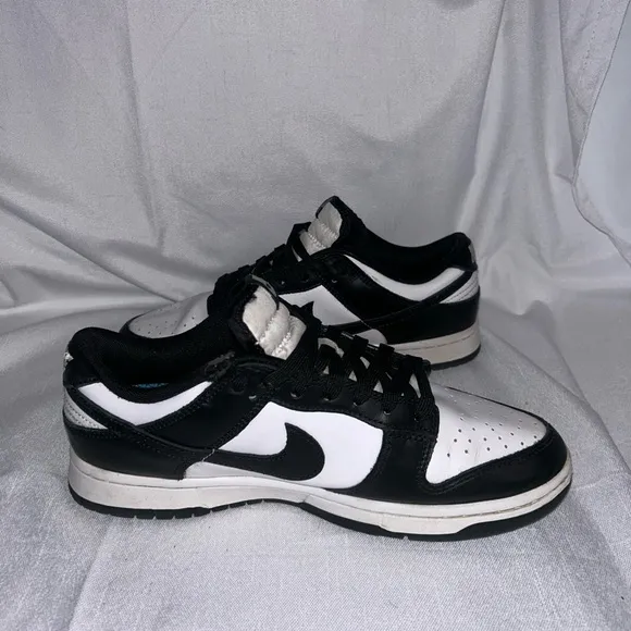 EUC  Nike Dunk Low Panda Black White Size 8 DD1391-100 2/10/24 Lace Up
