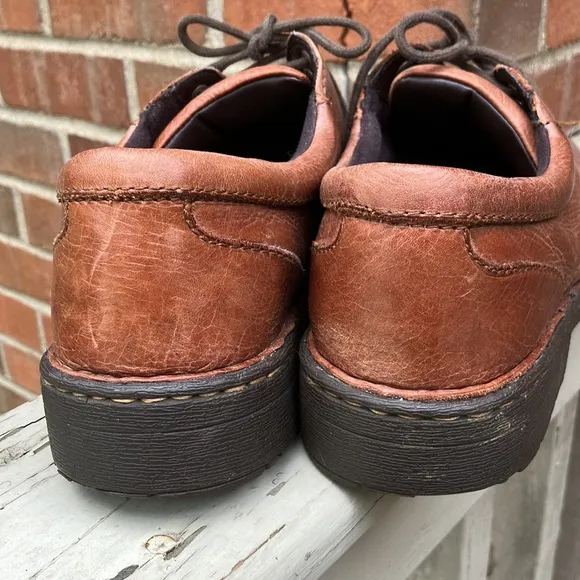EUC Sz 10 B.O.C brown leather lace up shoes