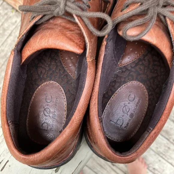 EUC Sz 10 B.O.C brown leather lace up shoes