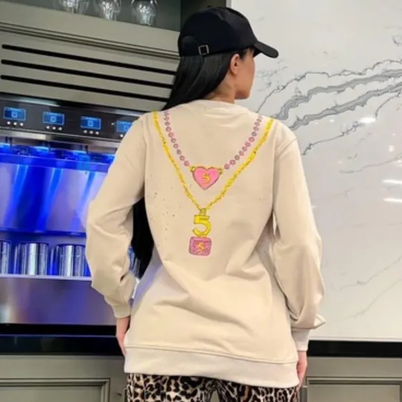Fashion Printed Sweater One Size Oversized. Printed Design With Pearls.