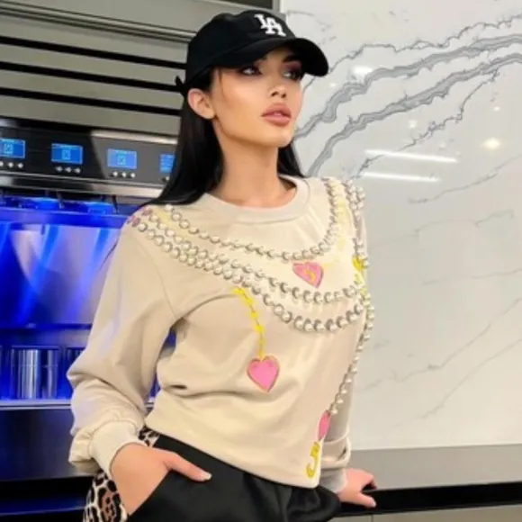 Fashion Printed Sweater One Size Oversized. Printed Design With Pearls.