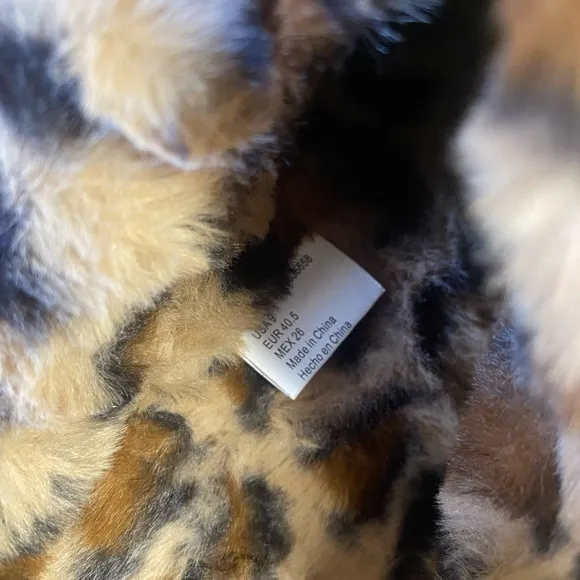 Faux Fur lined slippers, black with animal print, size 9‎ women’s