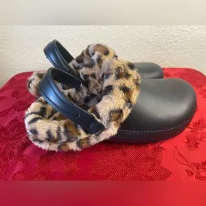 Faux Fur lined slippers, black with animal print, size 9‎ women’s