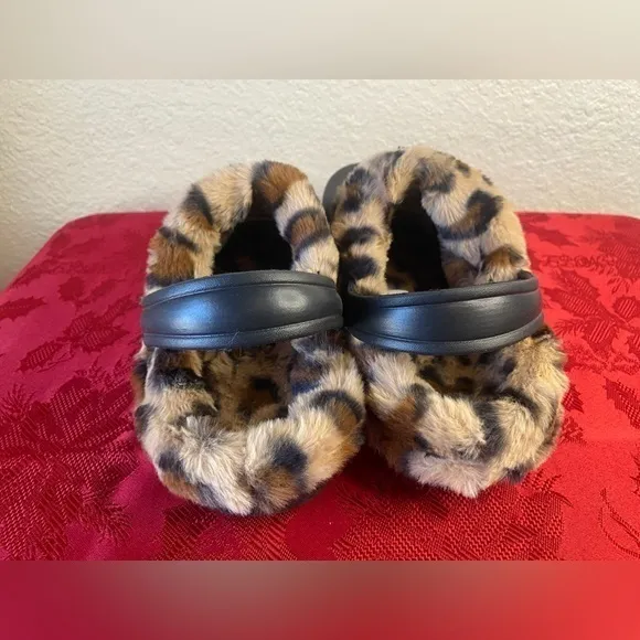 Faux Fur lined slippers, black with animal print, size 9‎ women’s