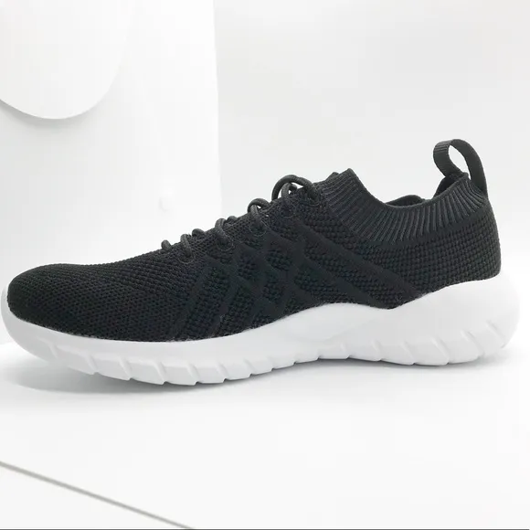 FILA Black/White Tamata Knit Running Sneakers NWT