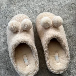 FitFlop Shuv Pom Pom Clogs