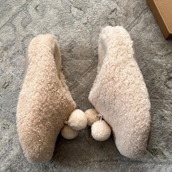 FitFlop Shuv Pom Pom Clogs