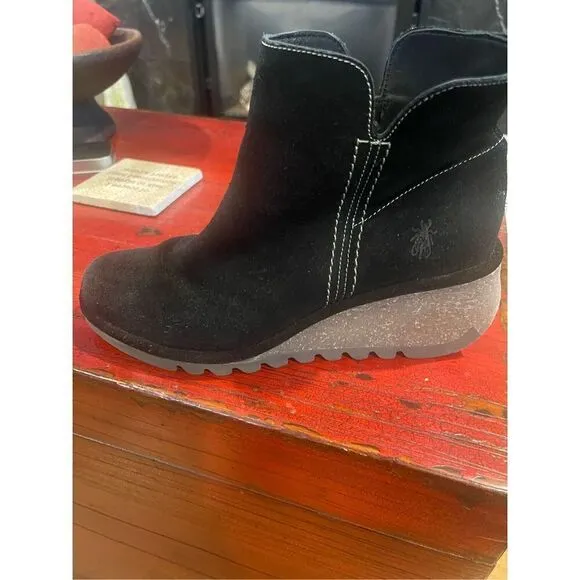 FLY London - Suede Ankle Boots Wedge Heel Bootie with Zipper - Nilo - Black. SIZ