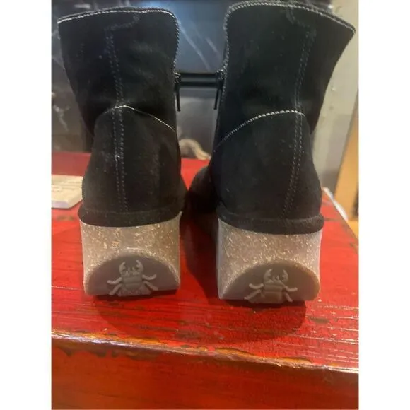 FLY London - Suede Ankle Boots Wedge Heel Bootie with Zipper - Nilo - Black. SIZ